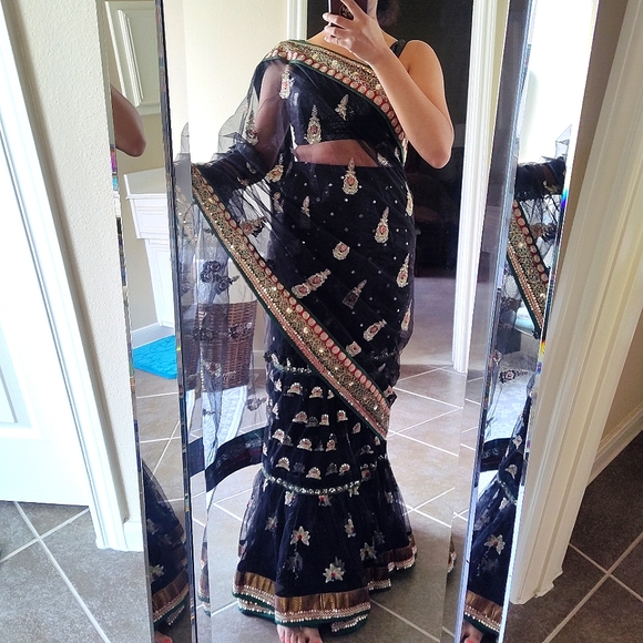 Divya Kanakia Pre-stitched Ruffled saree & sequin ready to wear blouse XS NWT - Picture 7 of 15